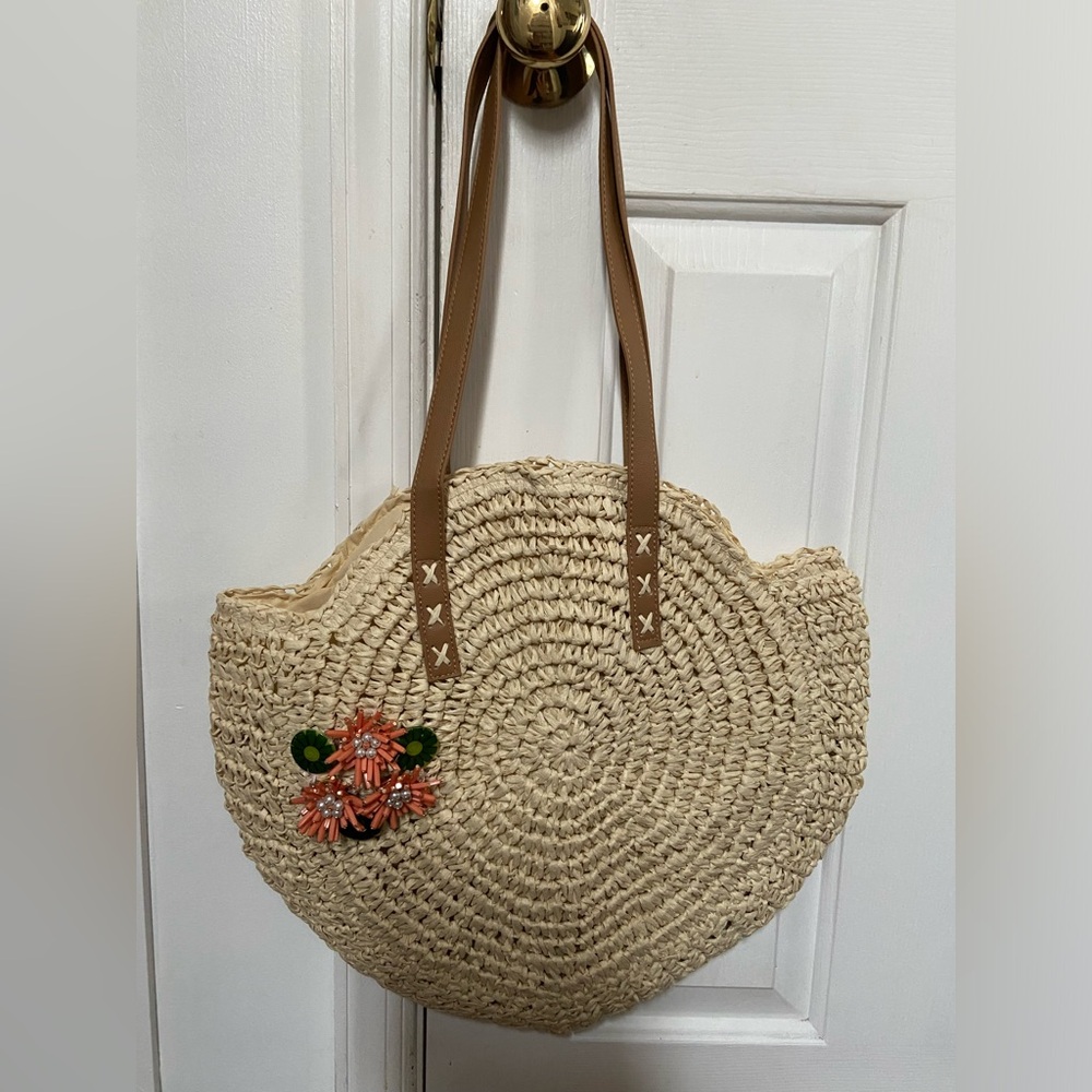 NWOT Bag, Straw Weave, Shoulder Carry Bag, Hand Beaded.